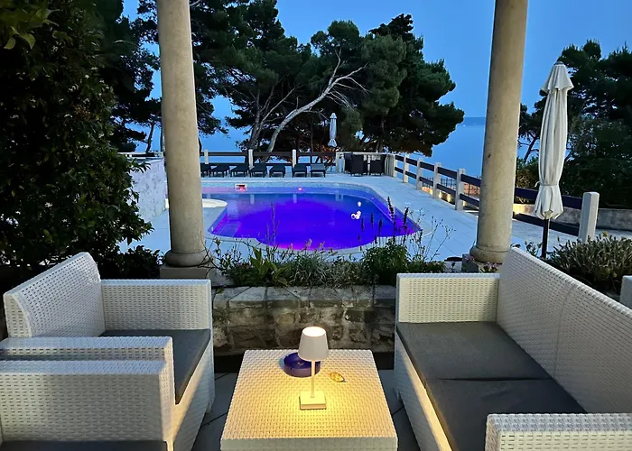 Vila Vera Seafront Apartments