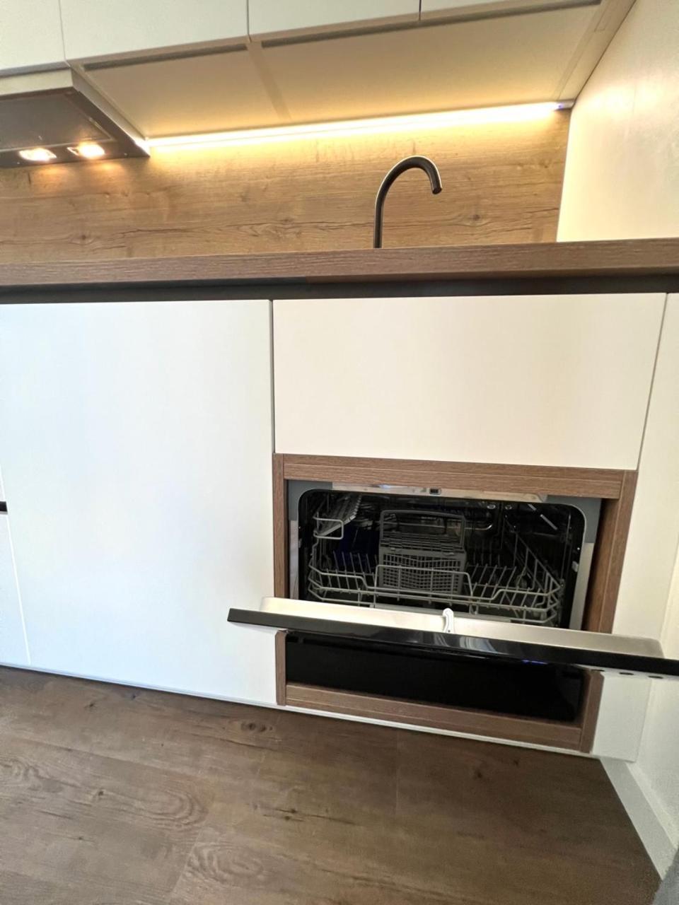 Apartma Vera Seafront *