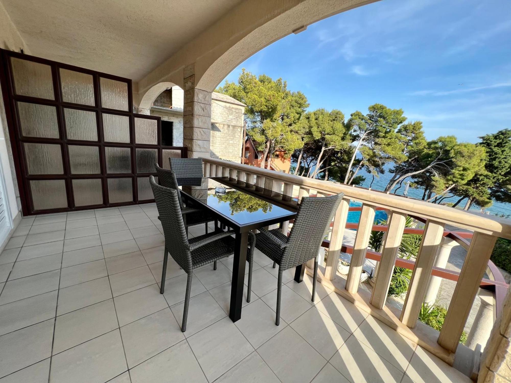 Vera Seafront Appartement Sumartin