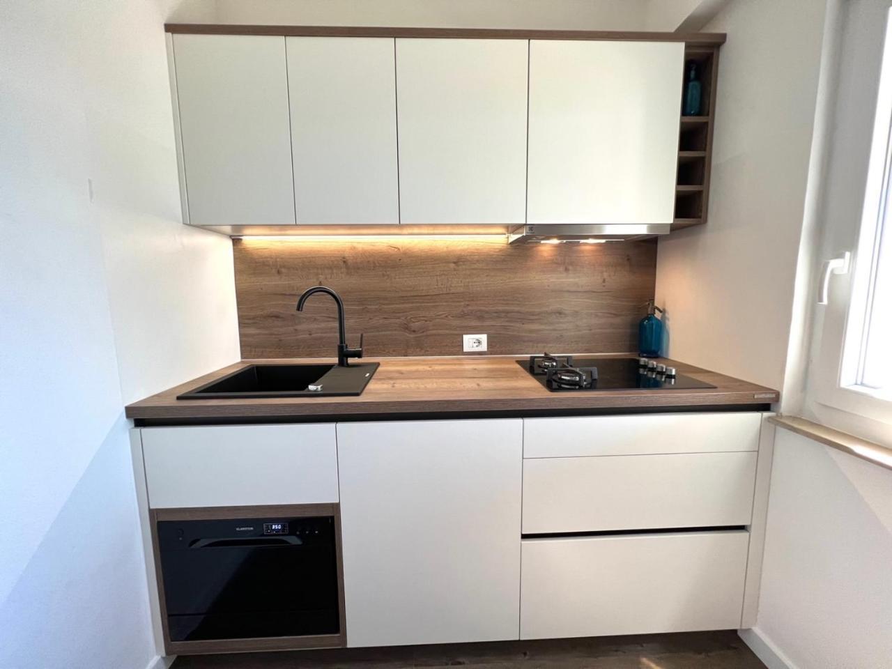Apartma Vera Seafront Sumartin